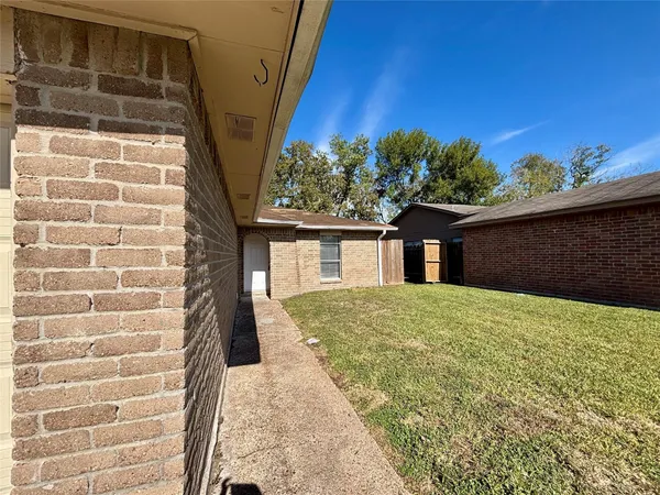 $1,475 | 5610 Drakestone Boulevard, Houston, TX 77053