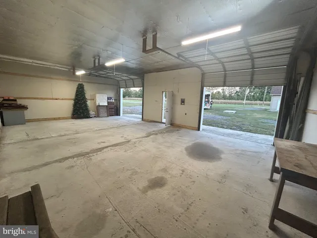 a view of a livingroom with a garage
