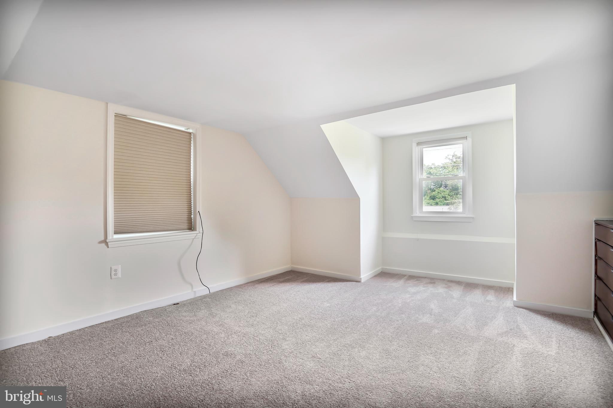 7110 Coventry Road Alexandria, VA 22306 - Photo 21 of 42 an empty room with windows