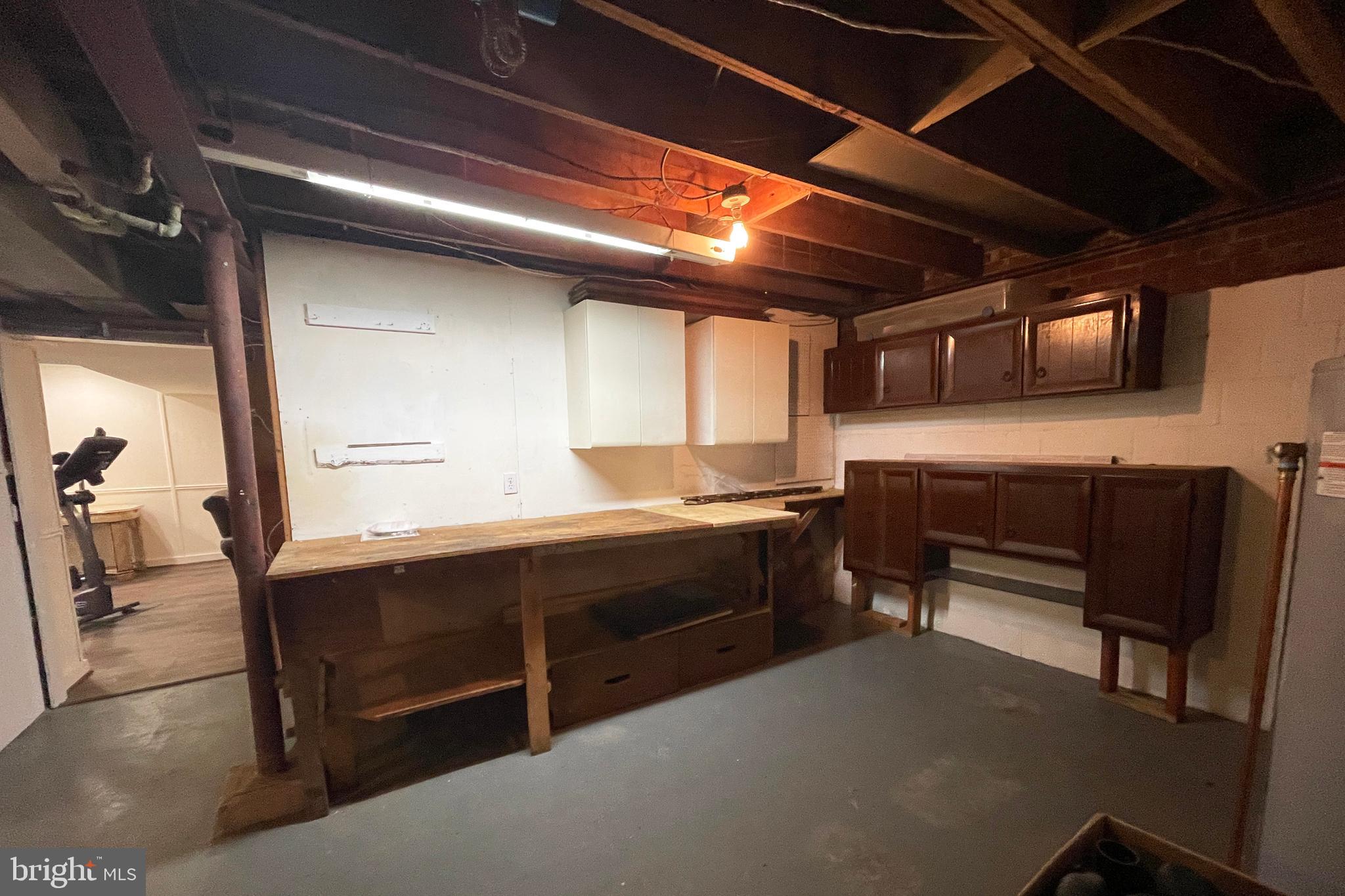 7110 Coventry Road Alexandria, VA 22306 - Photo 31 of 42 a room with furniture