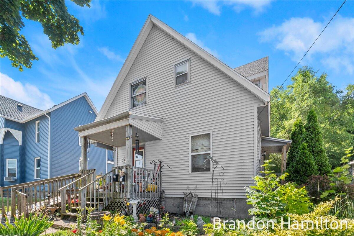 107 West Center Street Belding, MI 48809 - Photo 4 of 35 03-DSC_0456