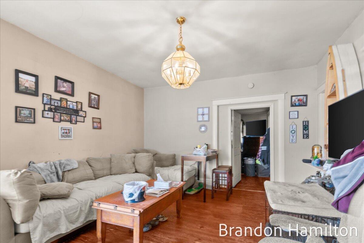 107 West Center Street Belding, MI 48809 - Photo 5 of 35 05-DSC_0419