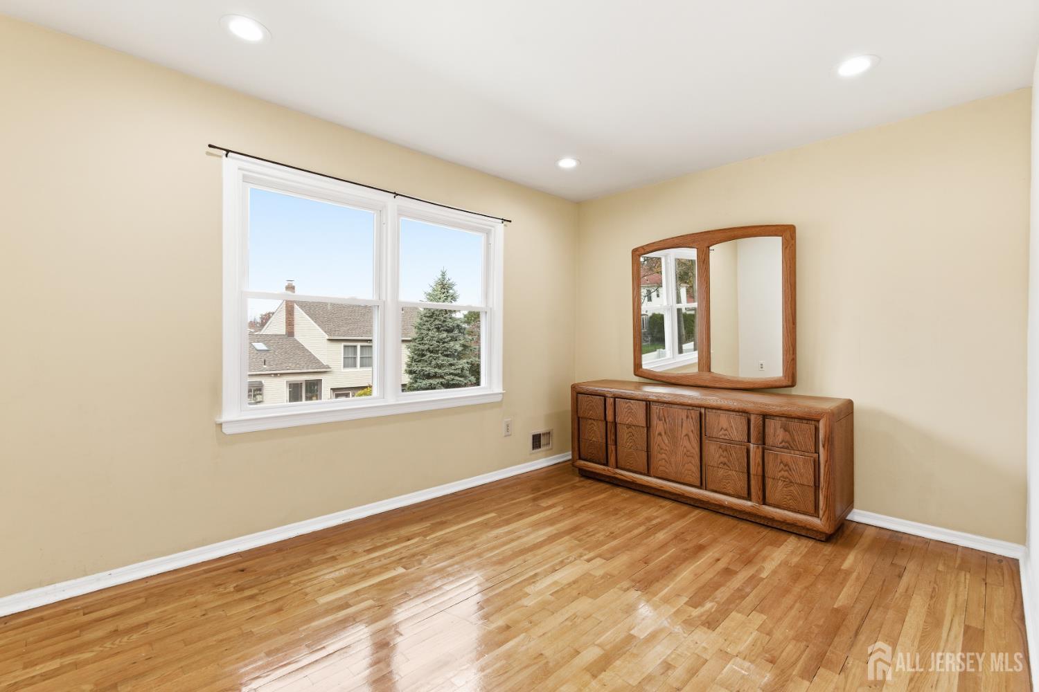 7 Oberlin Court Edison, NJ 08820 - Photo 23 of 40 a room with furniture and window