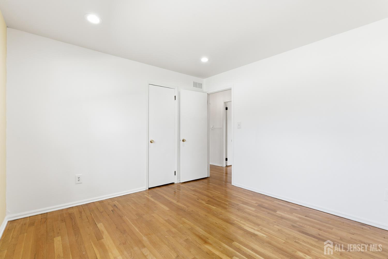 7 Oberlin Court Edison, NJ 08820 - Photo 28 of 40 a view of an empty room
