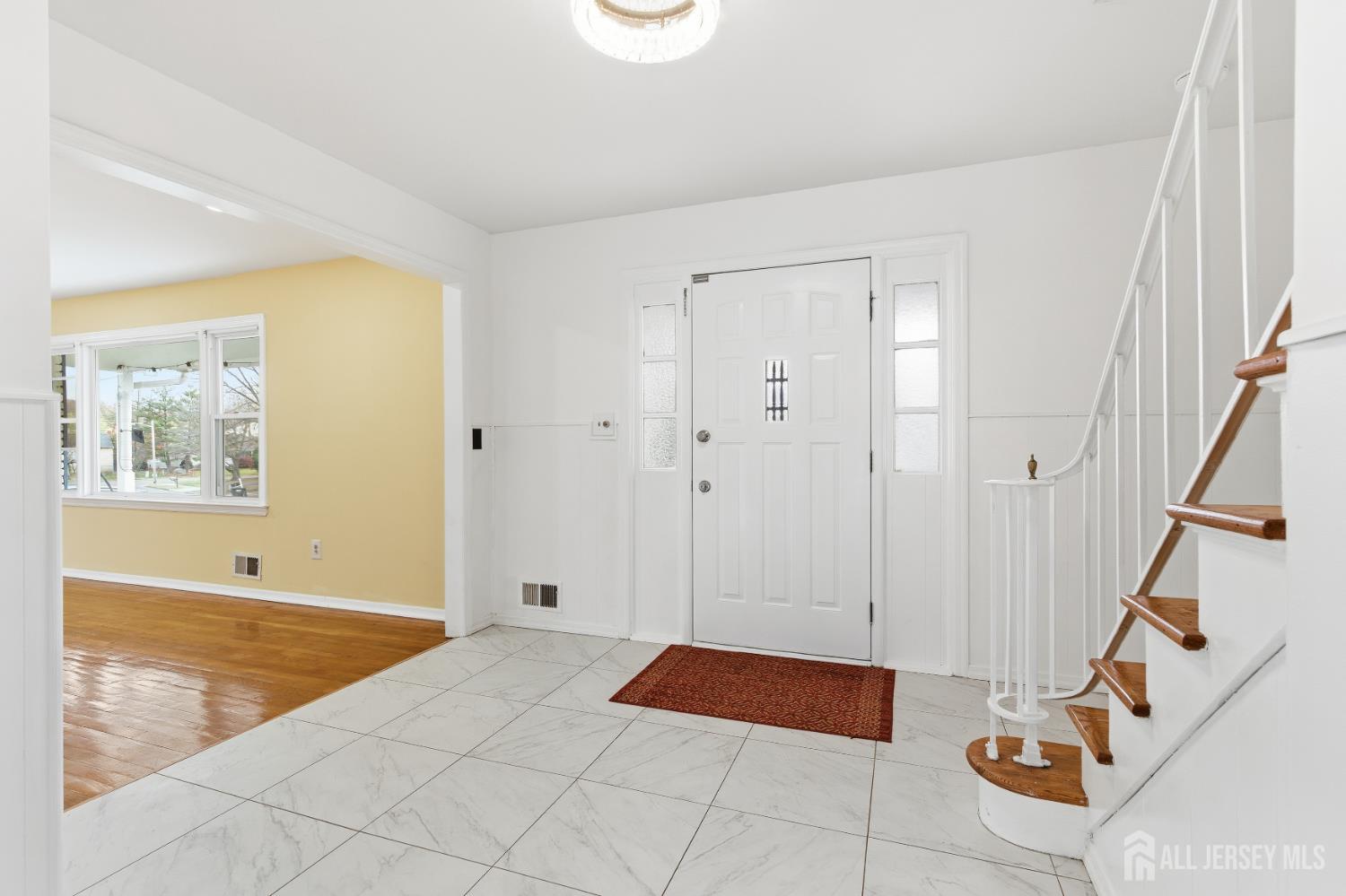 7 Oberlin Court Edison, NJ 08820 - Photo 4 of 40 a view of an empty room