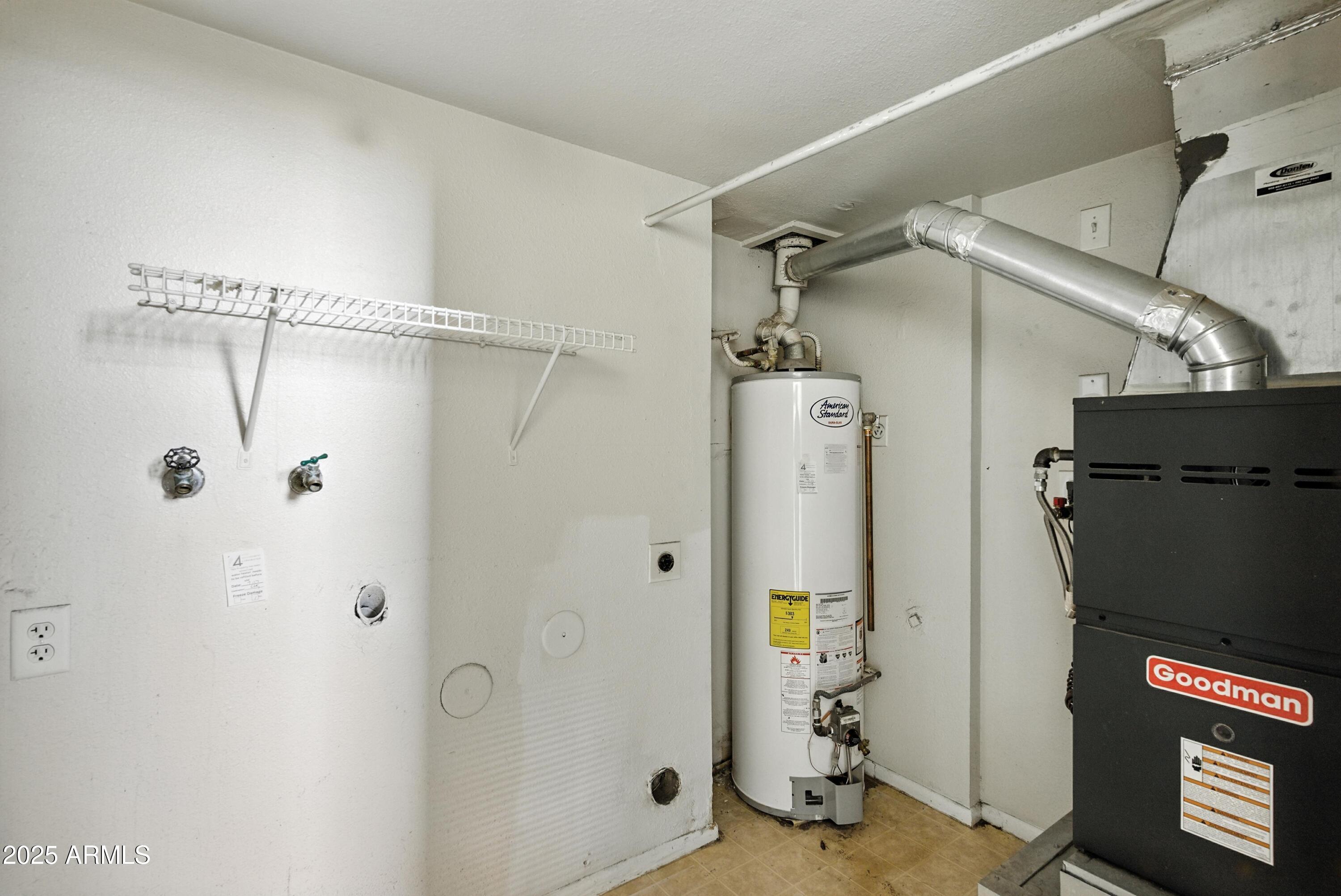 3724 West Bloomfield Road Phoenix, AZ 85029 - Photo 14 of 32 a view of walk in closet