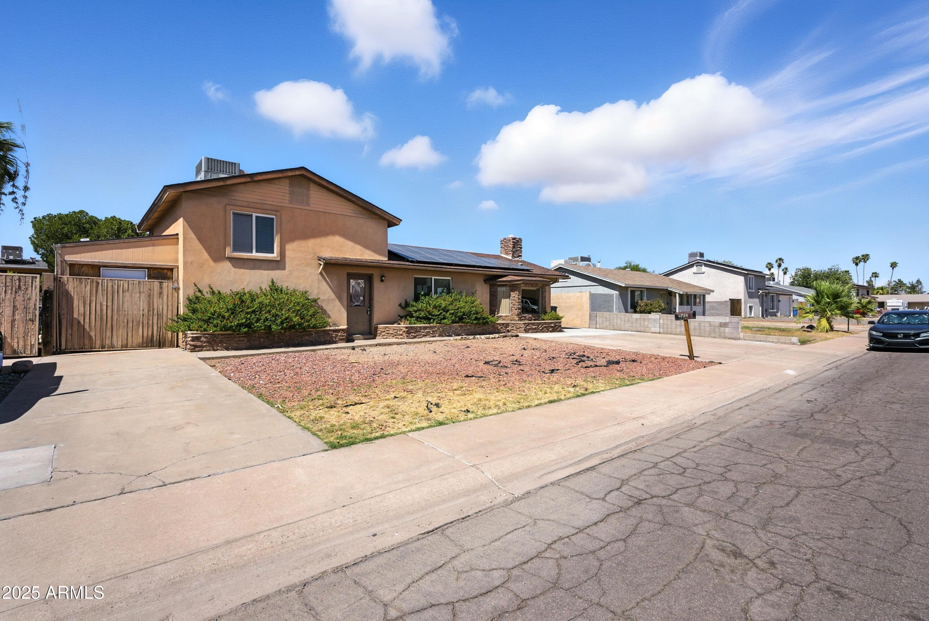 3724 West Bloomfield Road Phoenix, AZ 85029 - Photo 3 of 32 a front view of a house with a yard