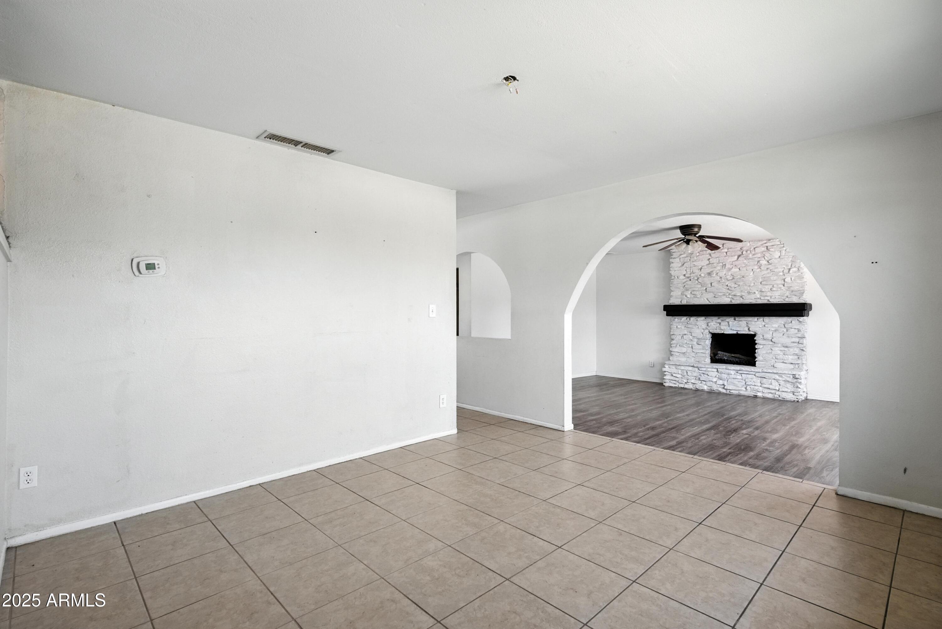 3724 West Bloomfield Road Phoenix, AZ 85029 - Photo 4 of 32 a view of an empty room