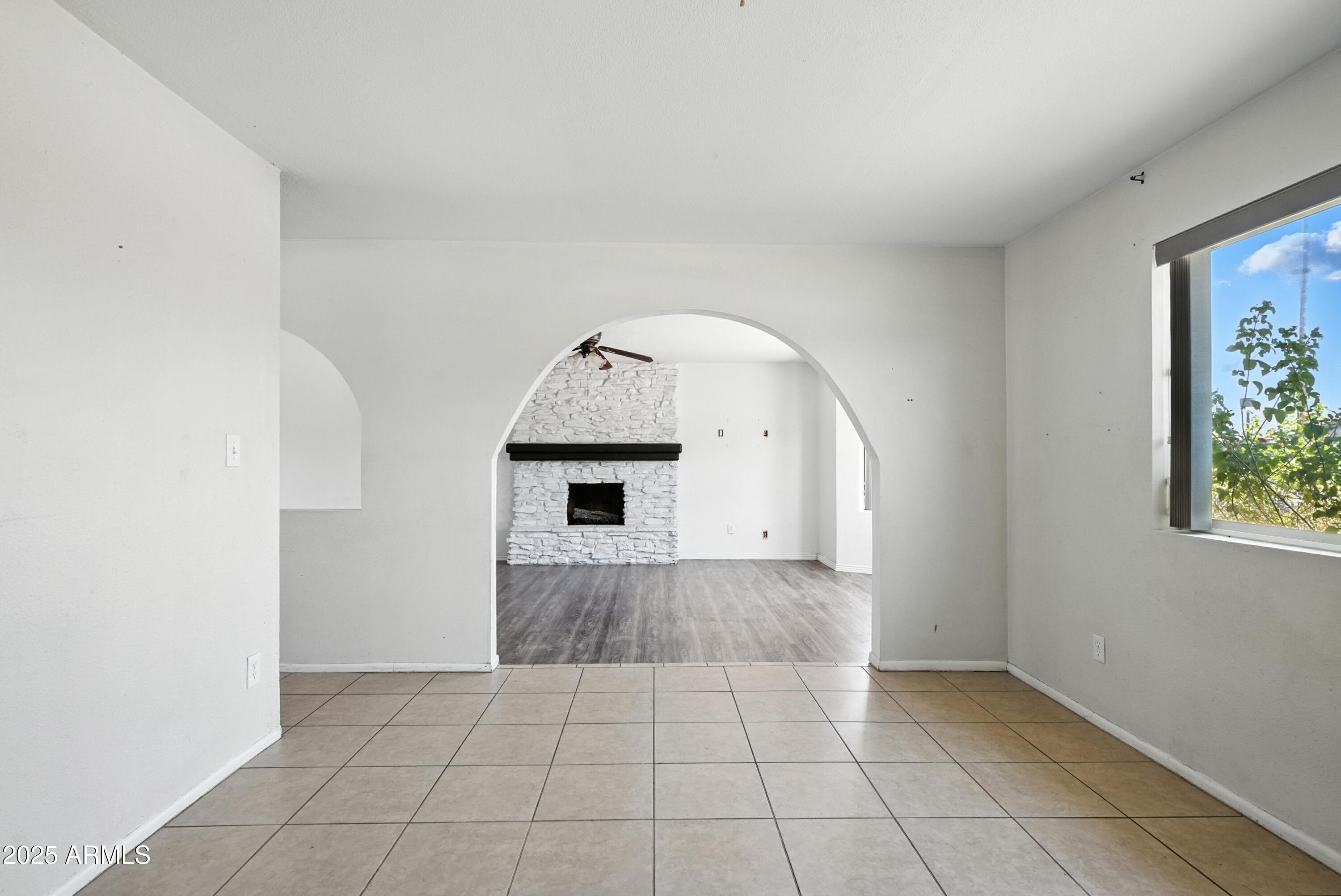 3724 West Bloomfield Road Phoenix, AZ 85029 - Photo 5 of 32 an empty room with windows