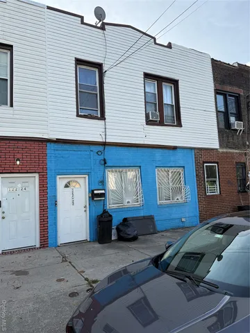 a house view with a backyard space