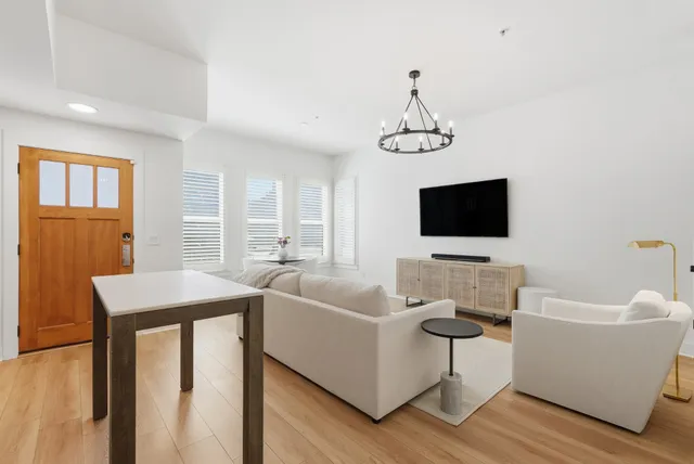 $379,900 | 520 Madison Street, Nashville, TN 37208