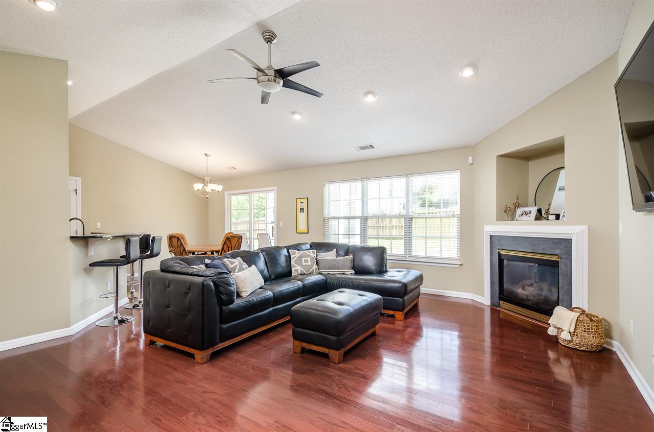 340 Highgate Circle Greer, SC 29650 - Photo 3 of 28 Gallery Image 3