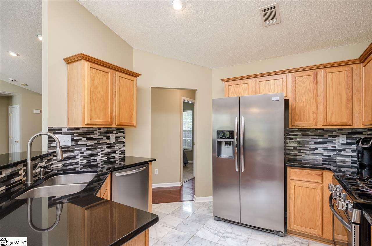 340 Highgate Circle Greer, SC 29650 - Photo 7 of 28 Gallery Image 7