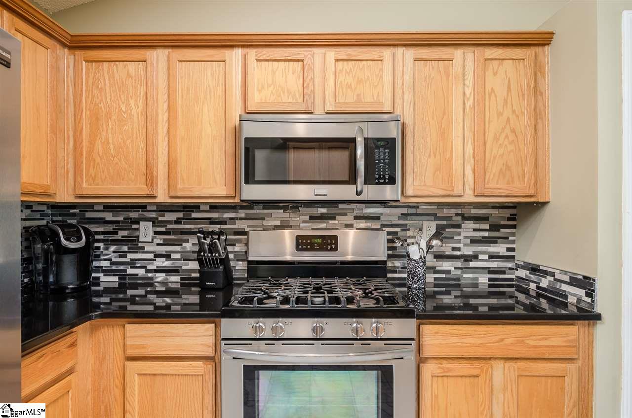 340 Highgate Circle Greer, SC 29650 - Photo 8 of 28 Gallery Image 8