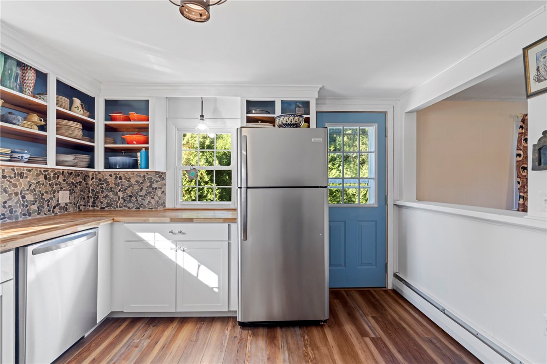 17 Edgewater Road Narragansett, RI 02882 - Photo 5 of 28