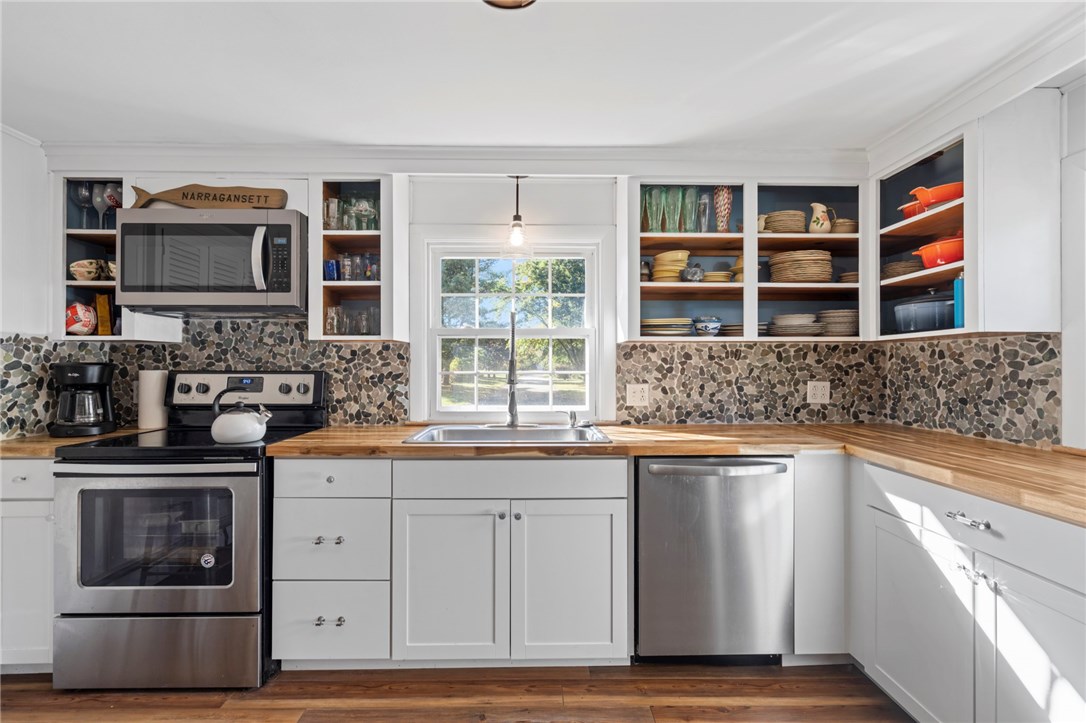 17 Edgewater Road Narragansett, RI 02882 - Photo 6 of 28