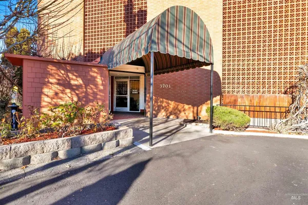 $800,000 | 3701 West Crescent Rim Drive, Unit 406, Boise, ID 83706