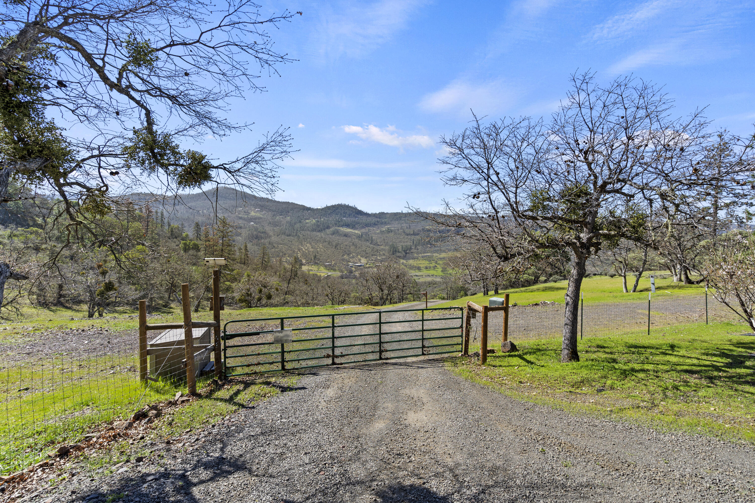 5039 East Antelope Road Eagle Point, OR 97524 - Photo 40 of 59 Electric Gated Garage
