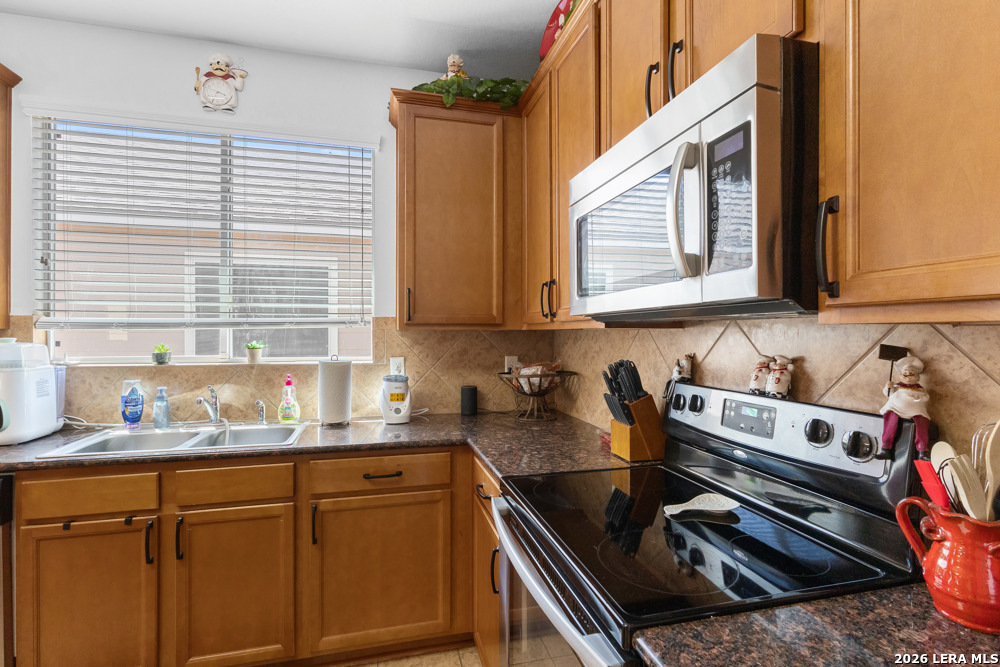 7546 Paraiso Point Boerne, TX 78015 - Photo 9 of 36