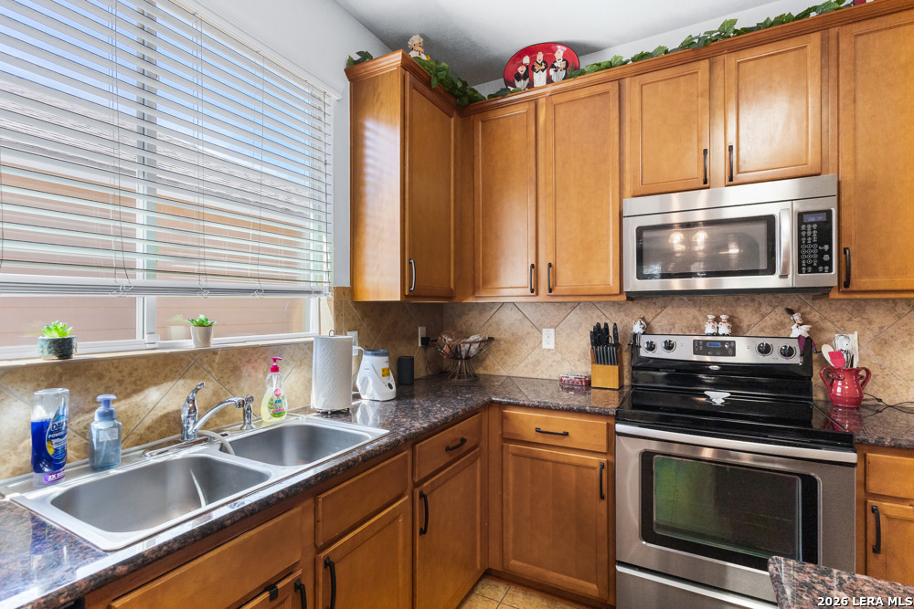 7546 Paraiso Point Boerne, TX 78015 - Photo 10 of 36