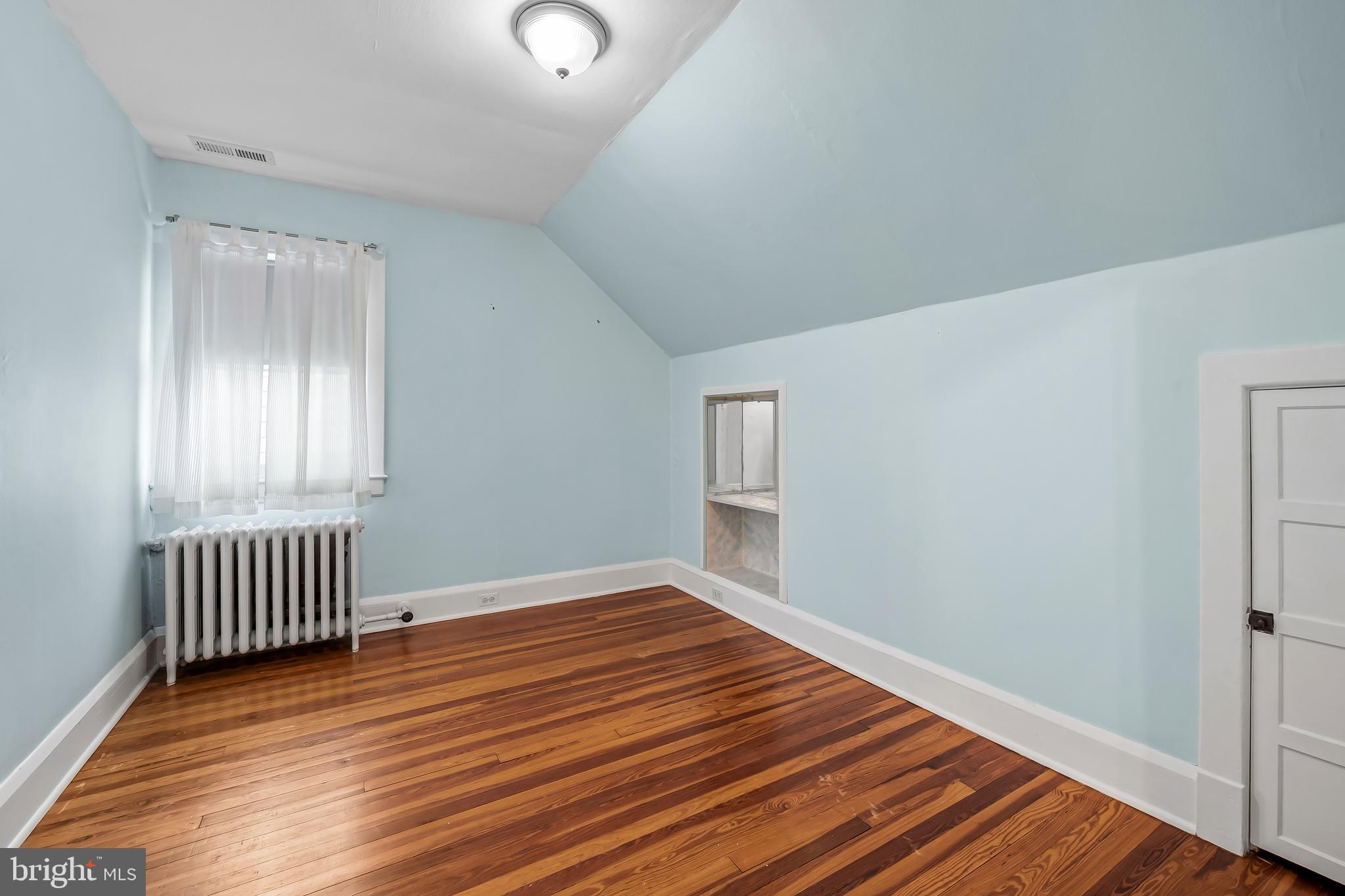 529 Overbrook Road Baltimore, MD 21212 - Photo 34 of 40 wooden floor in a hall with an entryway