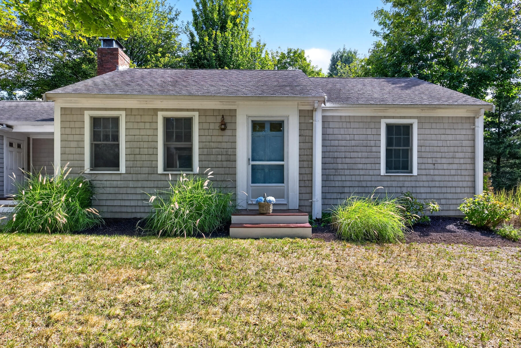 33 Captain William Arthur Road Brewster, MA 02631 - Photo 3 of 40 Living Room Entry