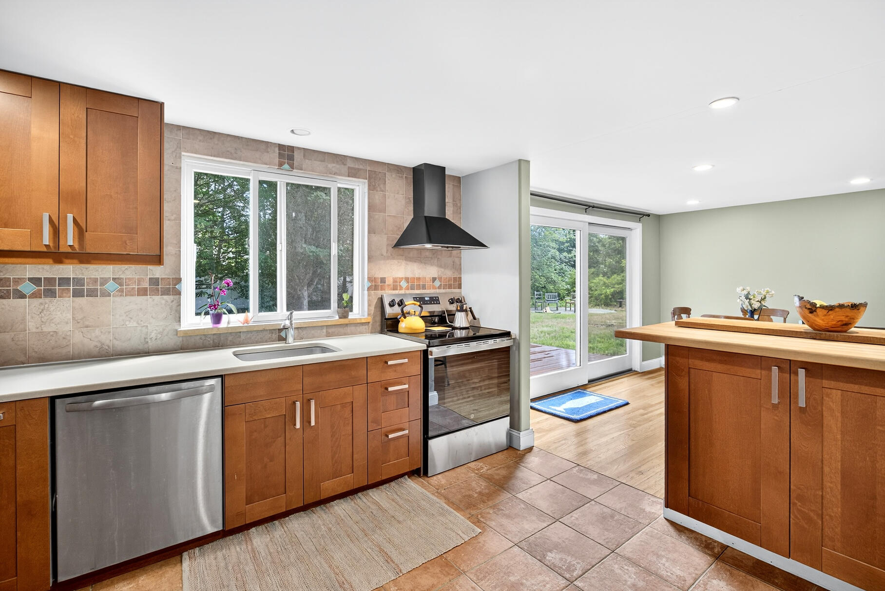 33 Captain William Arthur Road Brewster, MA 02631 - Photo 8 of 40 Corian Countertops