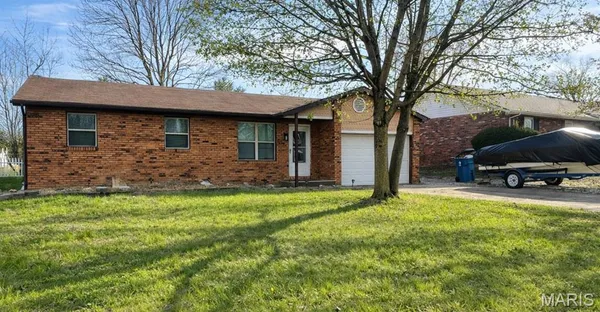 $262,000 | 753 Boulevard De Cannes, Edwardsville, IL 62025