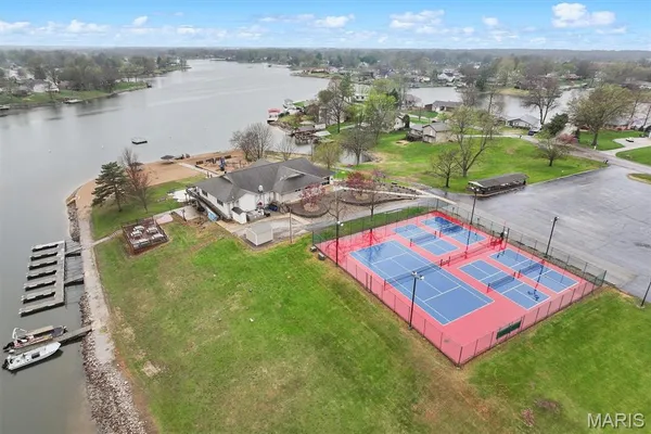 $258,000 | 753 Boulevard De Cannes, Edwardsville, IL 62025