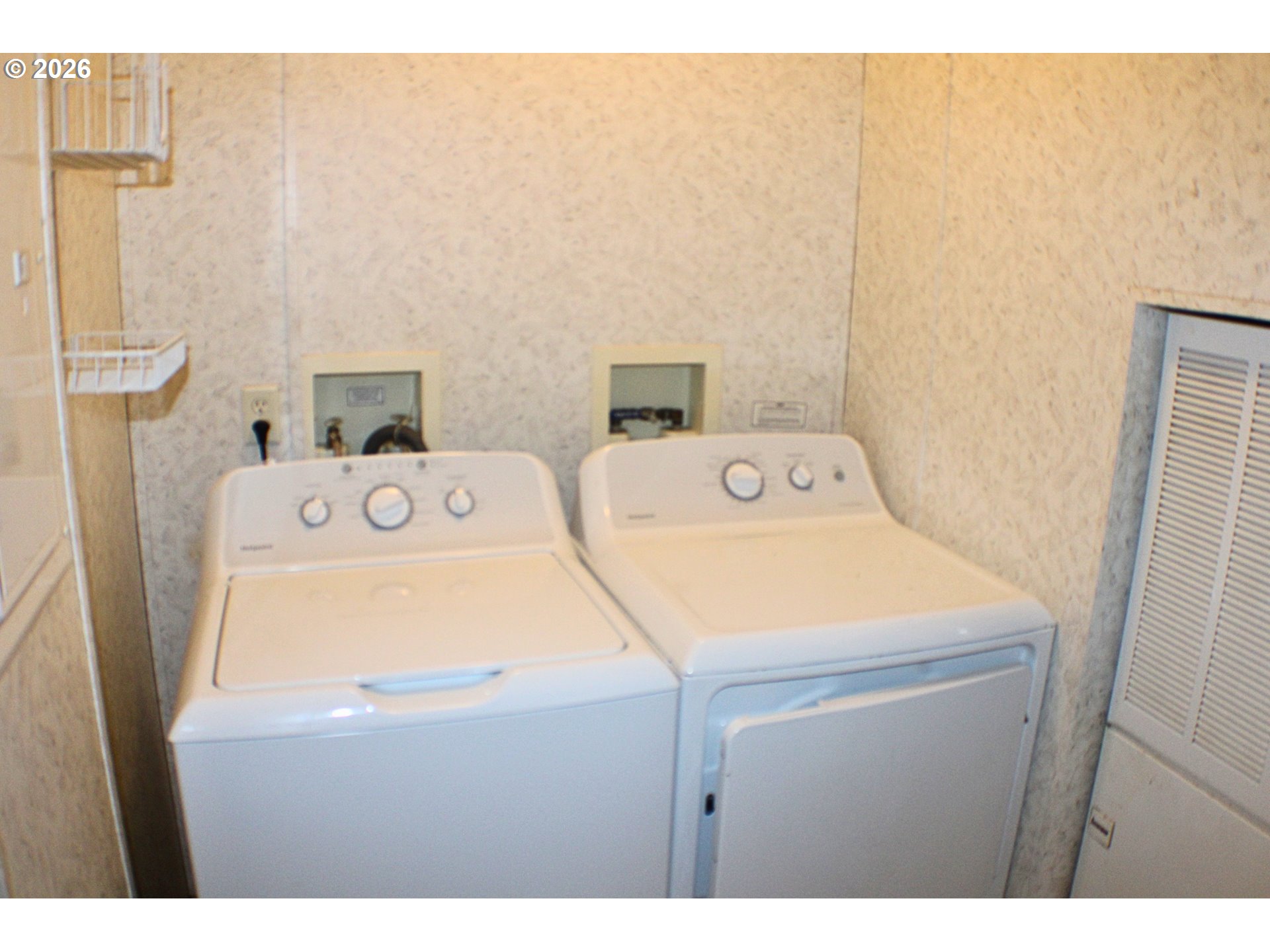 130 Stephanie Court Winston, OR 97496 - Photo 15 of 22 a utility room with dryer and washer
