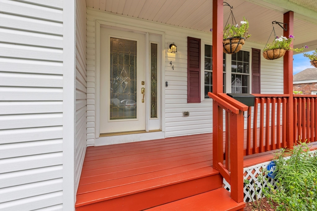 44 Border Street Springfield, MA 01104 - Photo 3 of 37