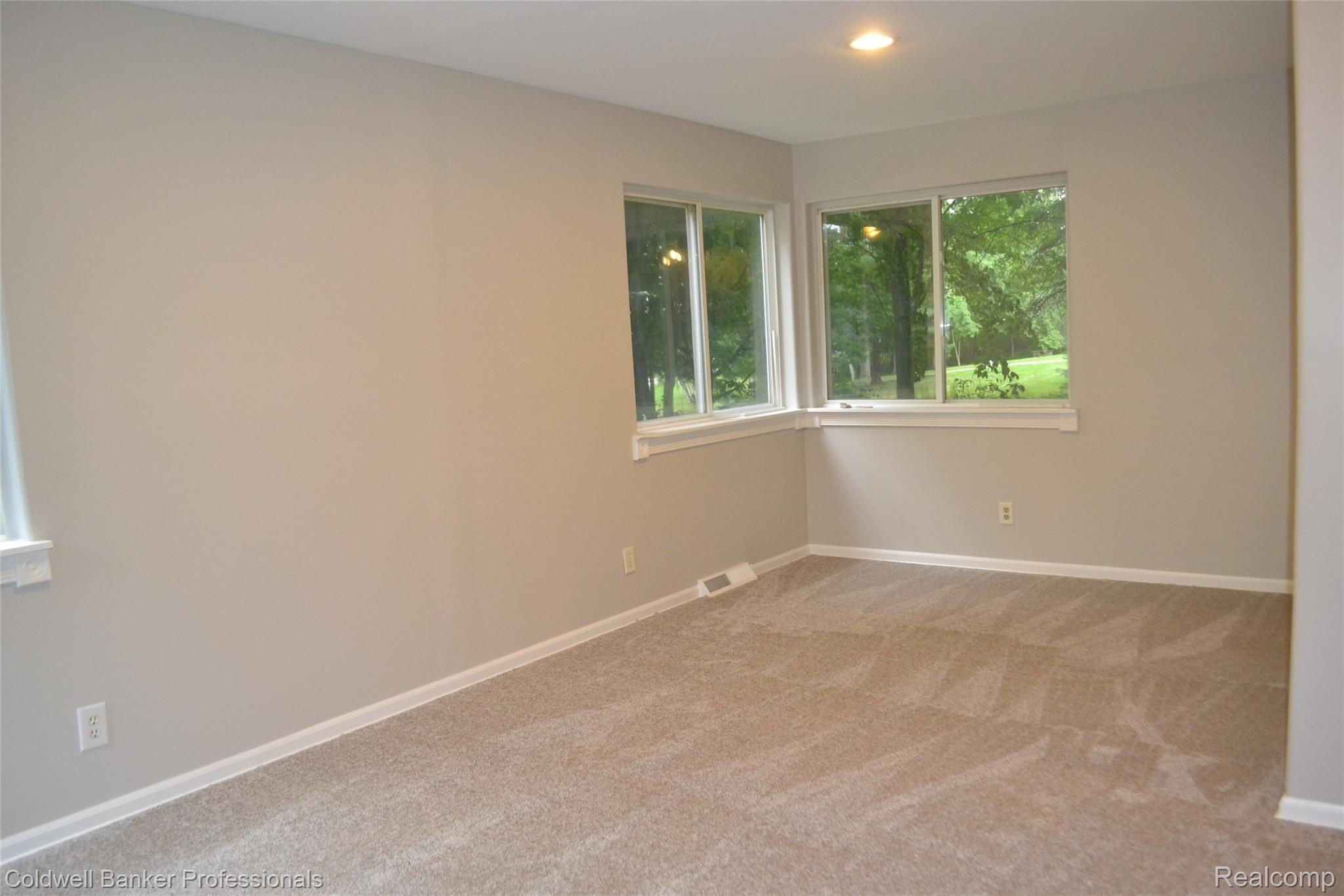 166 South Maple Leaf Road Lapeer, MI 48446 - Photo 11 of 21 DSC_0405.JPG