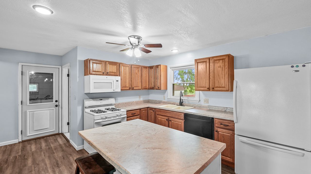 10009 Wolf Road Geneseo, IL 61254 - Photo 8 of 63