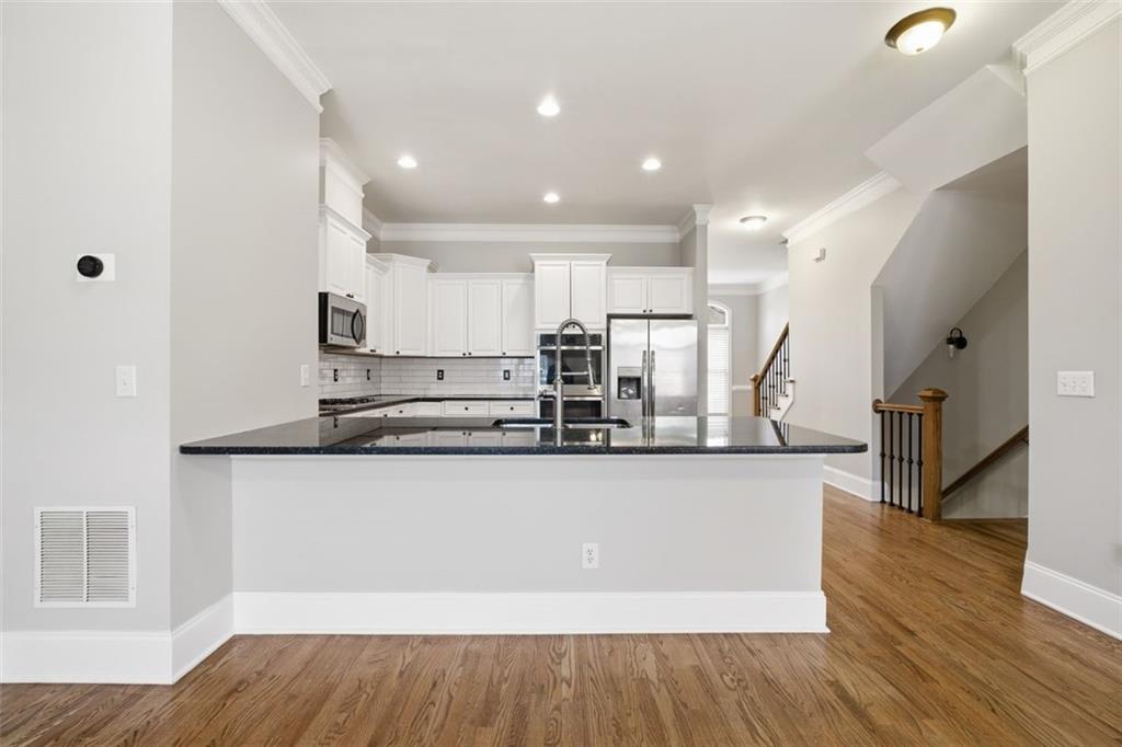 109 West Ridge Way Roswell, GA 30076 - Photo 11 of 36