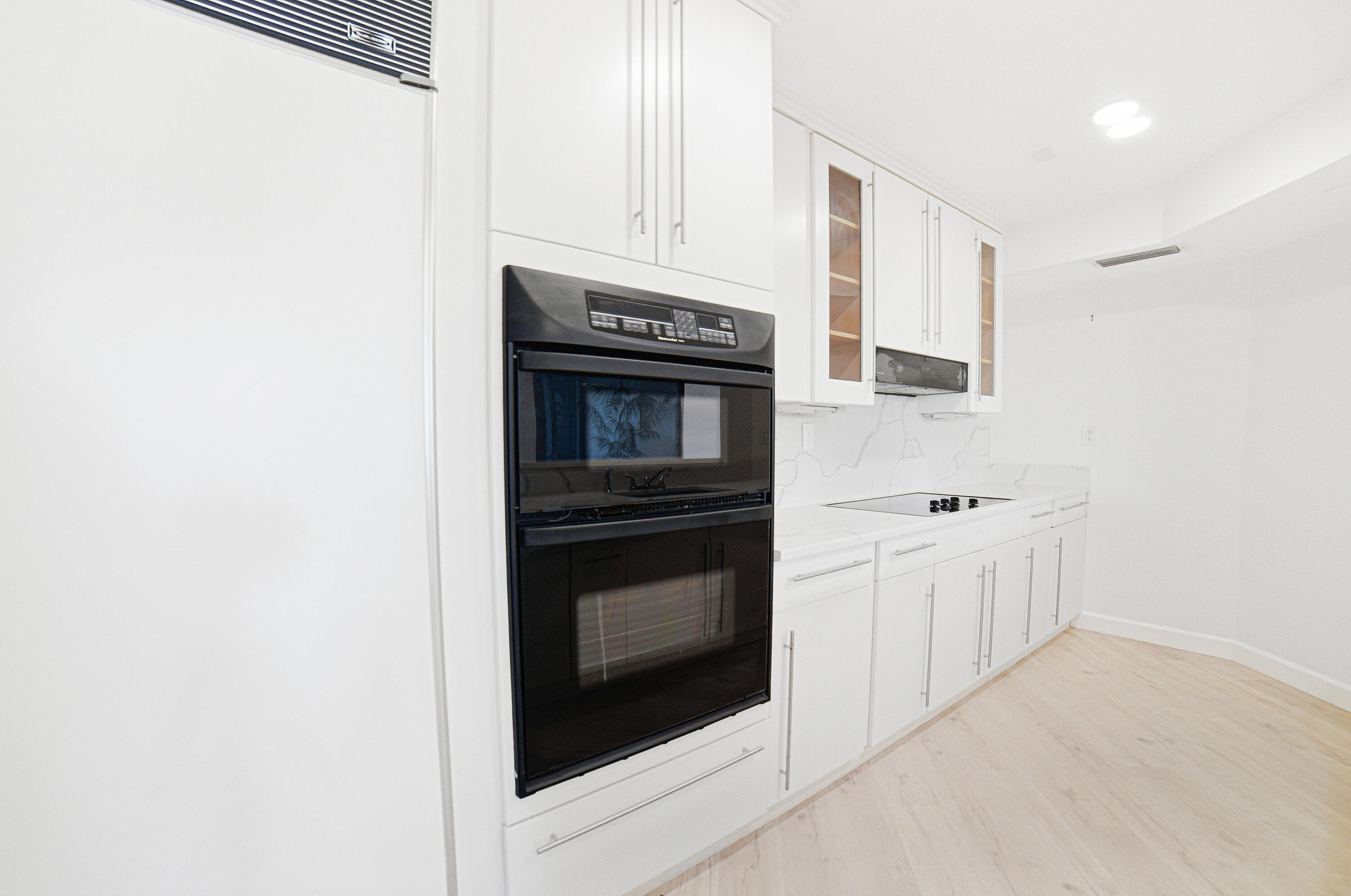 100 Southeast 5th Avenue Boca Raton, FL 33432 - Photo 19 of 51 Kitchen-B