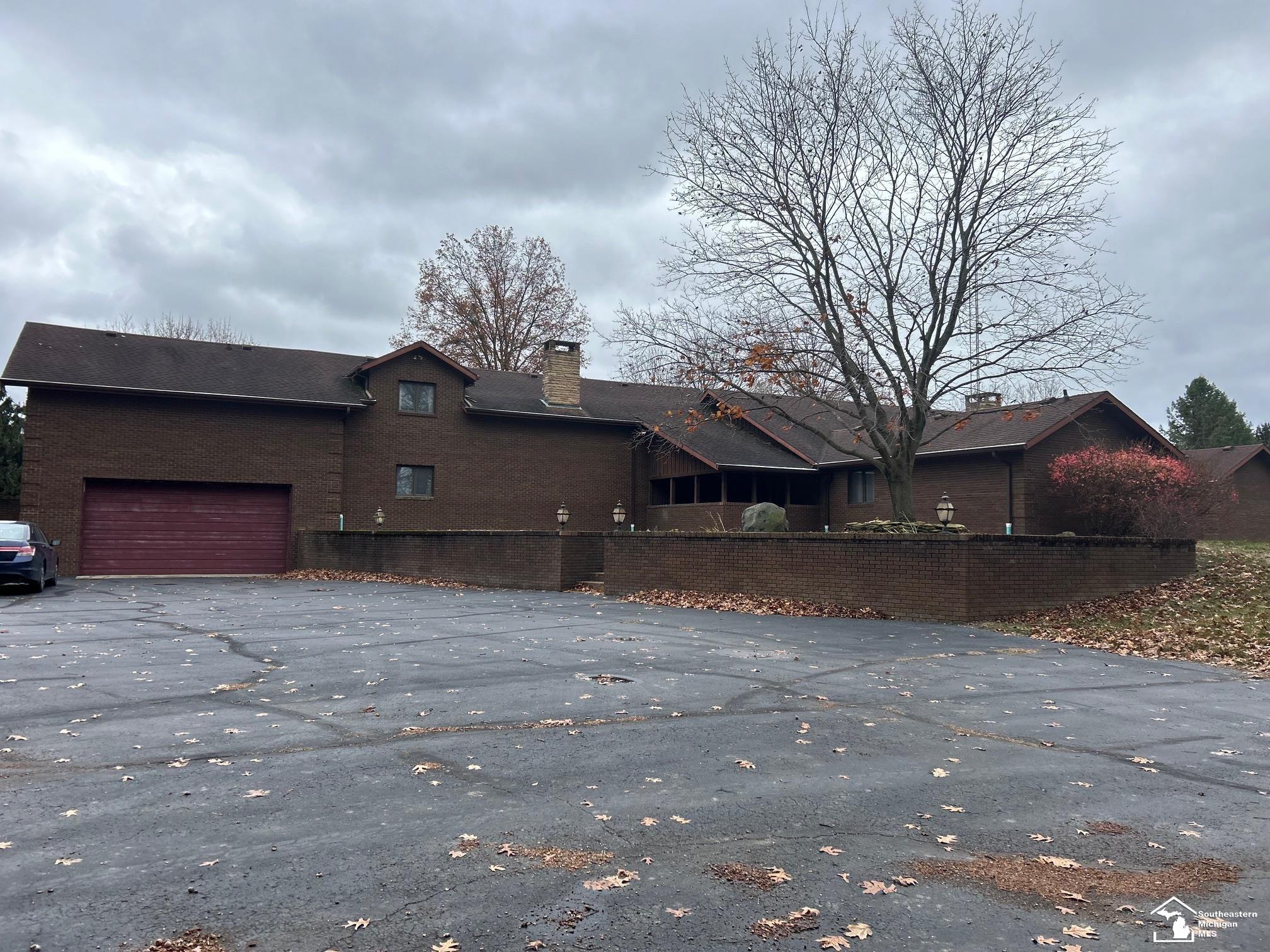 12555 Dixon Road Dundee, MI 48131 - Photo 1 of 11 50161870-965cd11f-30f3-4e89-897f-6c56aabac4e0.JPG