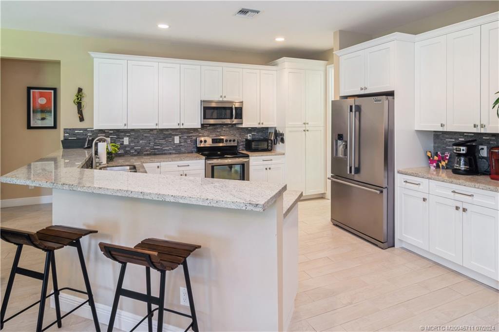 299 Southwest Cocoloba Way Stuart, FL 34997 - Photo 11 of 35 Gallery Image 11