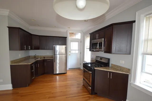 $1,800 | 4414 North Rockwell Street, Unit 2, Chicago, IL 60625