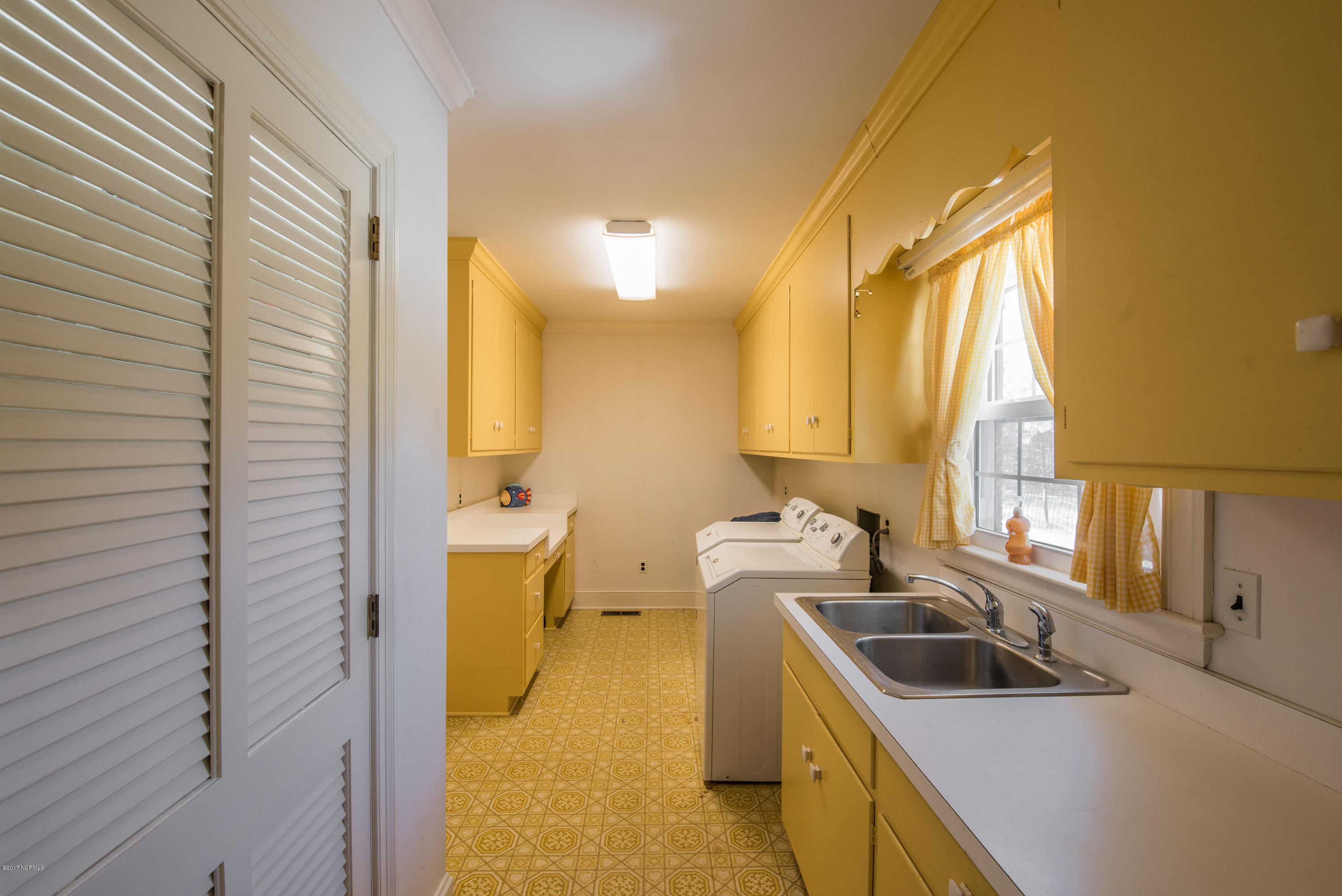 5129 Weaver Road Wilson, NC 27893 - Photo 30 of 56 Laundry Room