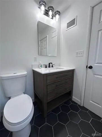 $2,395 | 7231 Briarview Drive, St. Louis, MO 63123