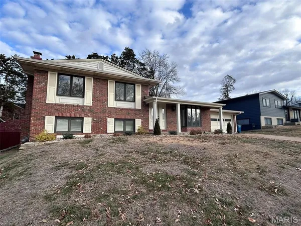 $2,395 | 7231 Briarview Drive, St. Louis, MO 63123