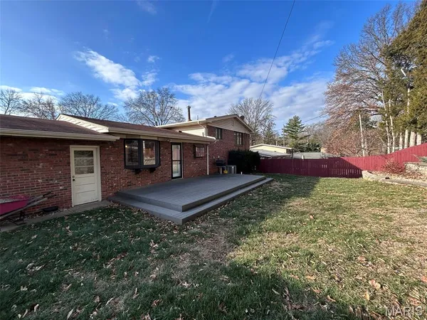 $2,395 | 7231 Briarview Drive, St. Louis, MO 63123