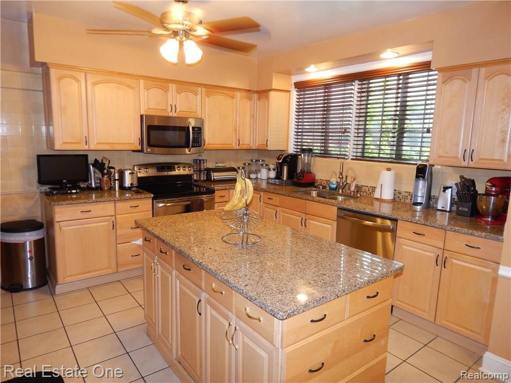 19265 Canterbury Road Detroit, MI 48221 - Photo 8 of 41 Updated kitchen