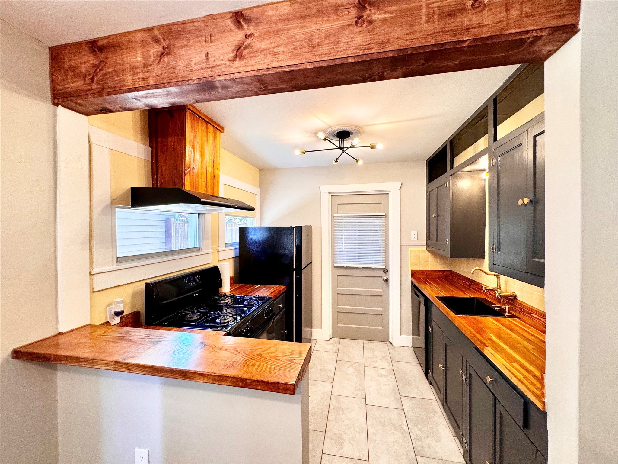 1018 Dunbar Street Houston, TX 77009 - Photo 12 of 30 Kitchen is SOOO warm and charming with all the natural wood surfaces!