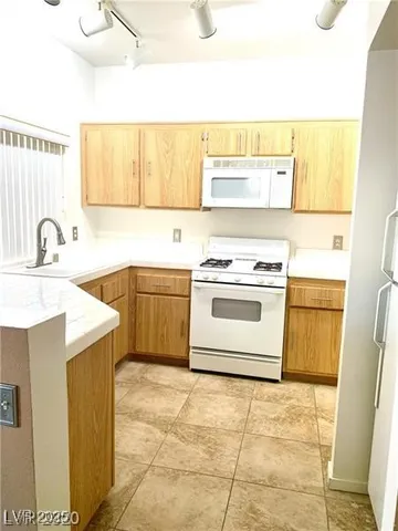 $1,500 | 251 South Green Valley Parkway, Unit 3321, Henderson, NV 89012