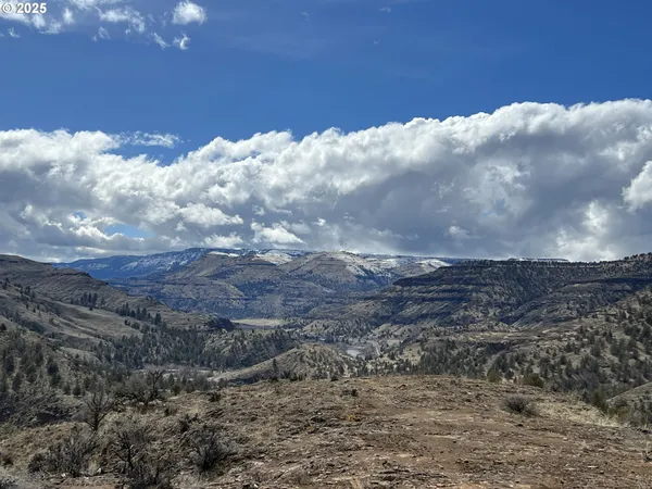 $895,000 | 43697 Highway 402, Kimberly, OR 97848