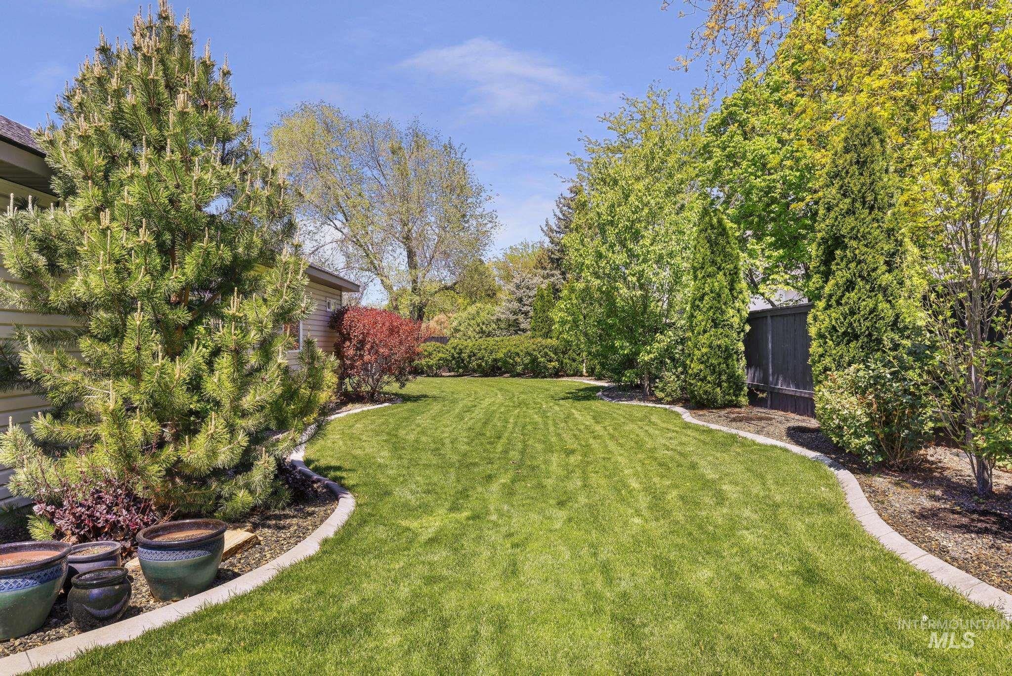 1937 Tamarack Loop Twin Falls, ID 83301 - Photo 41 of 50 Expansive lawn area bordered by concrete curbing