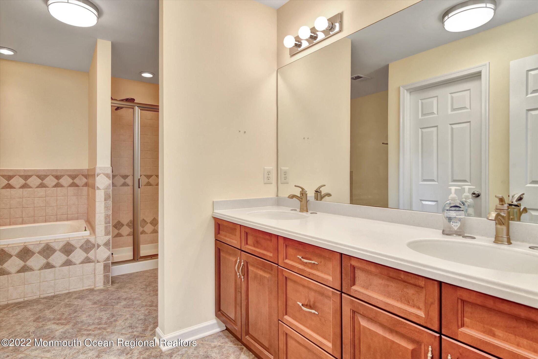 248 River Road, Unit 248 Piscataway, NJ 08854 - Photo 14 of 18 14-Master Bathroom