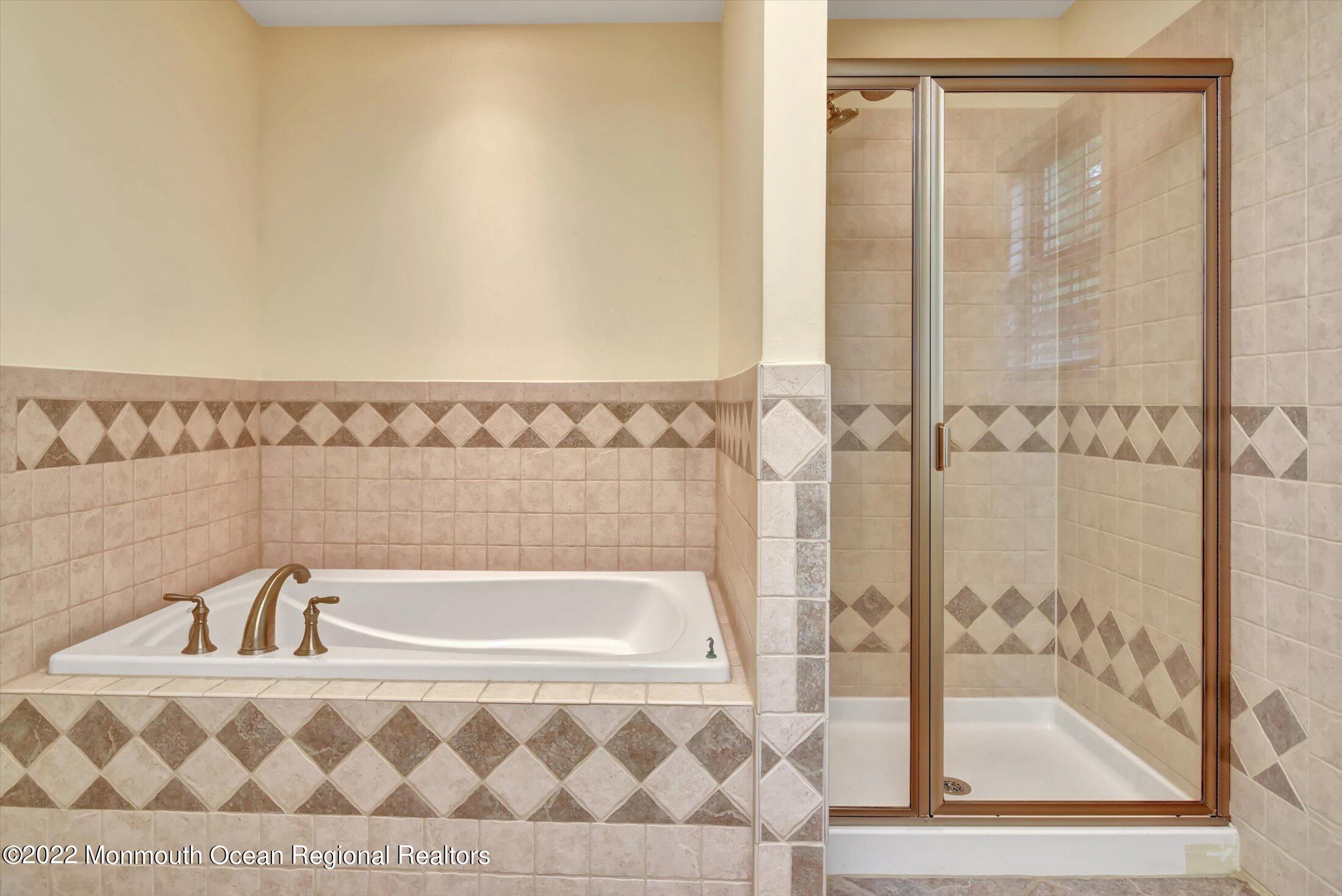 248 River Road, Unit 248 Piscataway, NJ 08854 - Photo 15 of 18 15-Master Bathroom