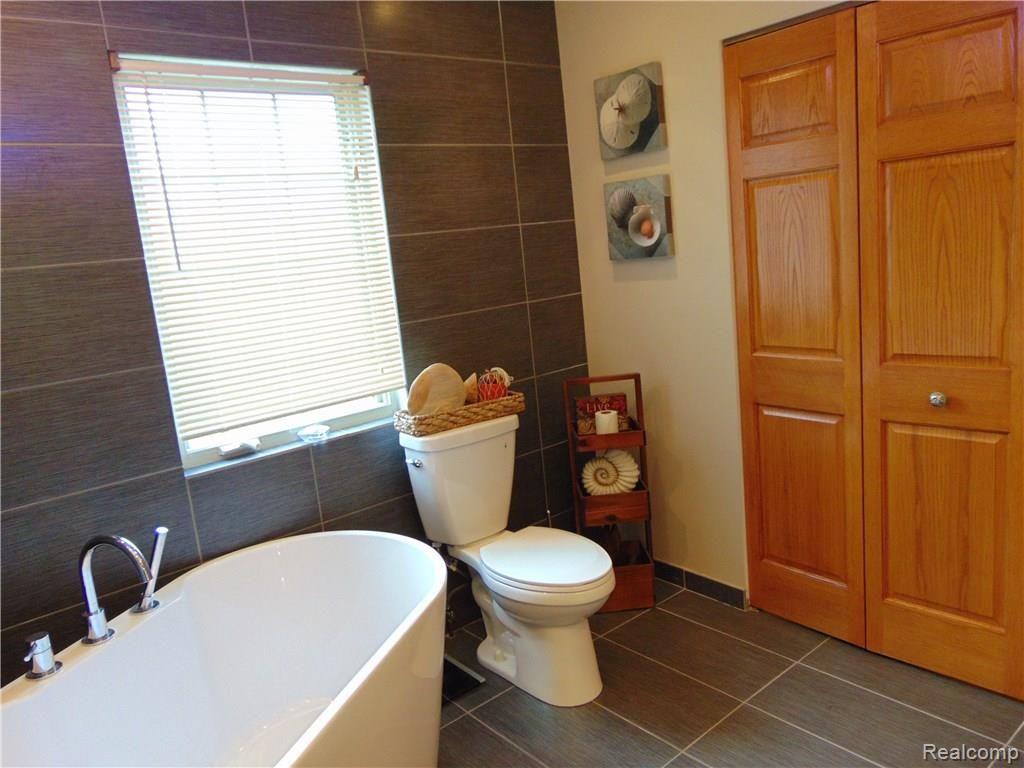 2700 Mohawk Lane Rochester Hills, MI 48306 - Photo 38 of 83